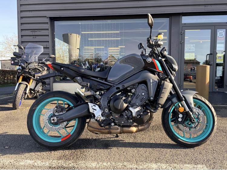 YAMAHA MT-09